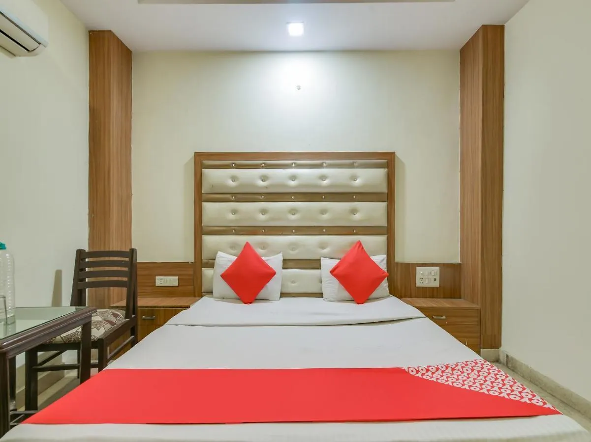 Collection O 78493 Noble Inn Paharganj Delhi  3*, Delhi (National Capital Territory of India)